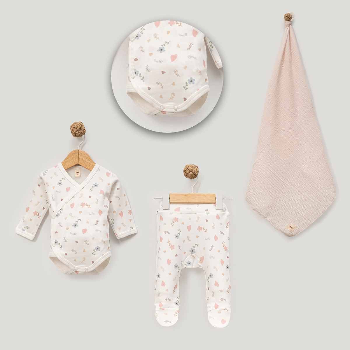 3 Piece Bodysuit Set with Muslin Blanket