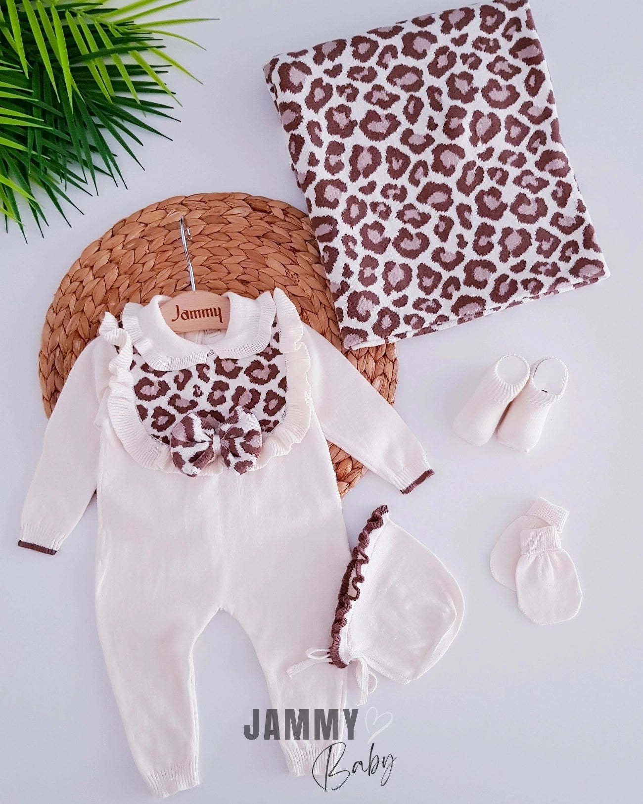 Luxury Collection Knitted Leopard Pattern 5-Piece Newborn Set - Cream