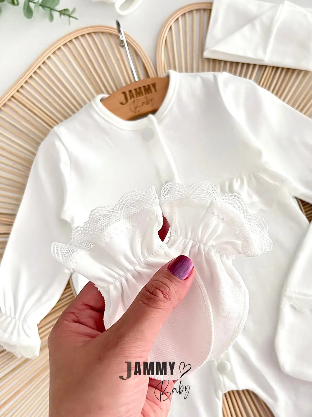 Elegant Lace 10-Piece Newborn Set – Ecru