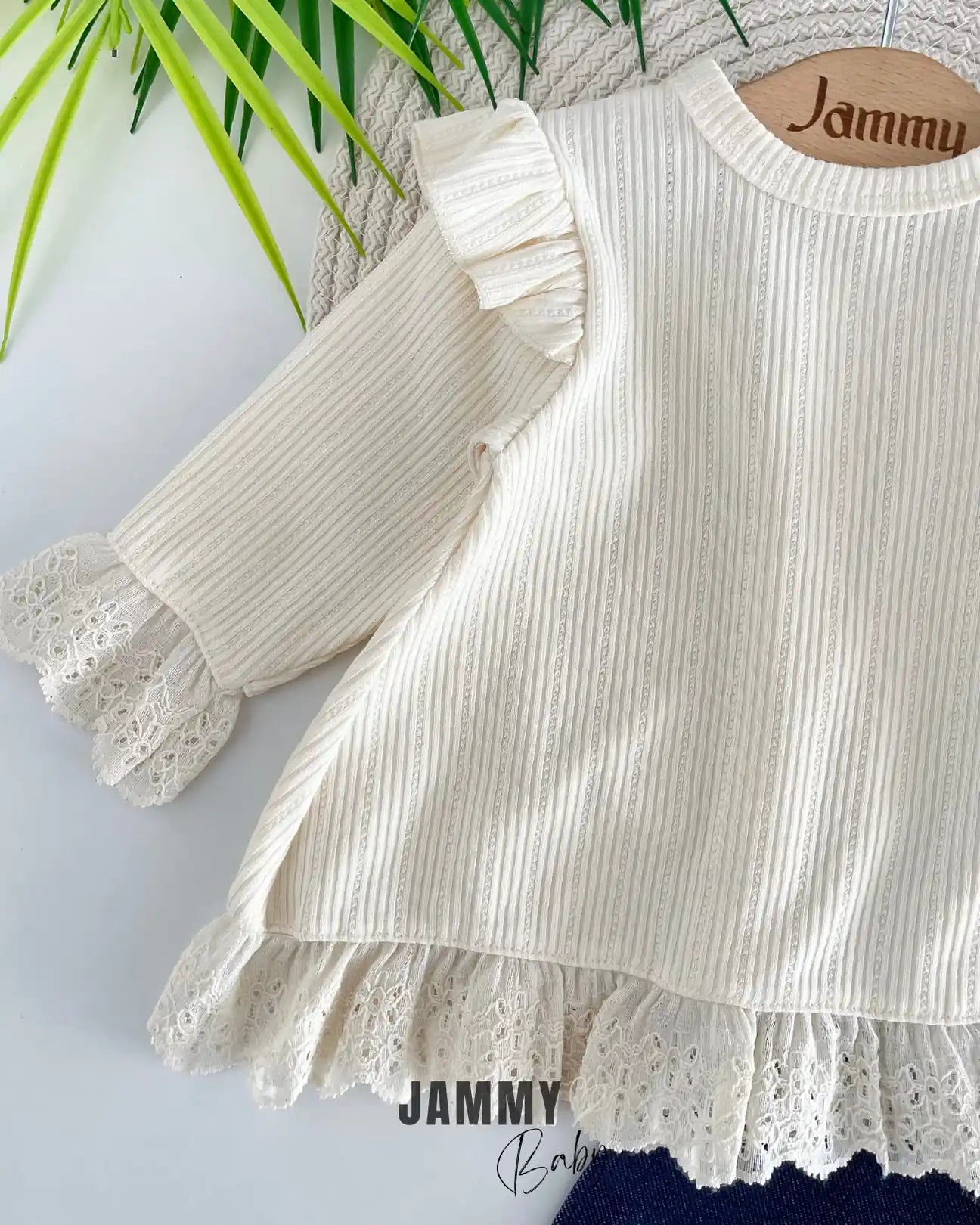 Mary Scalloped Waffle Bodysuit / Denim Trousers Set- Cream