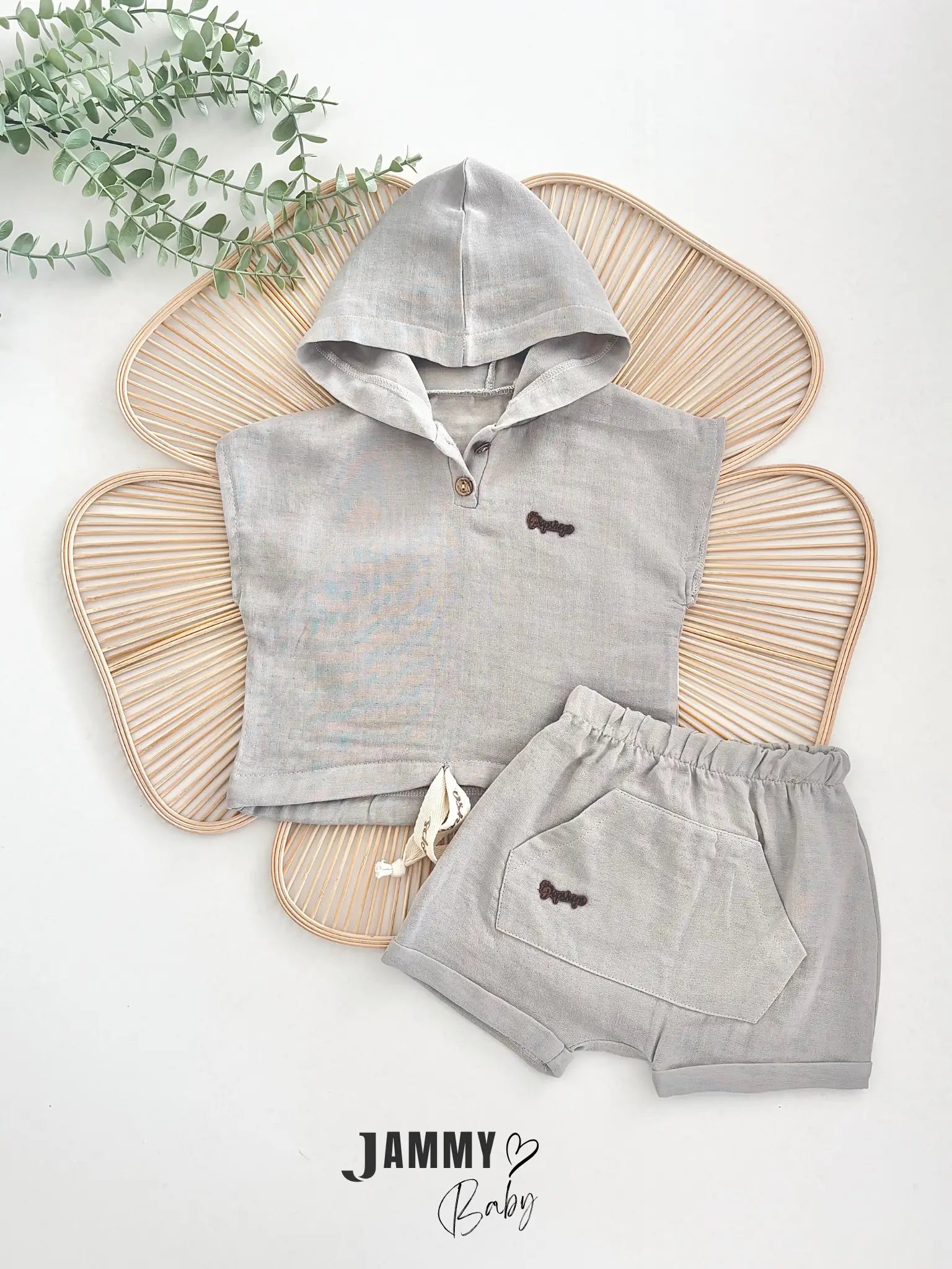 Boys Sleeveless 2-Piece Set with Emblem Detail – Gray