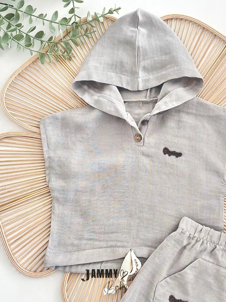 Boys Sleeveless 2-Piece Set with Emblem Detail – Gray