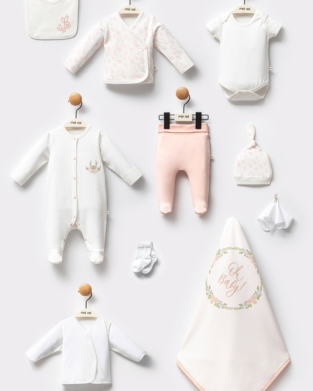 Newborn Baby Girl Hospital Set with Flowers – 10 Pieces