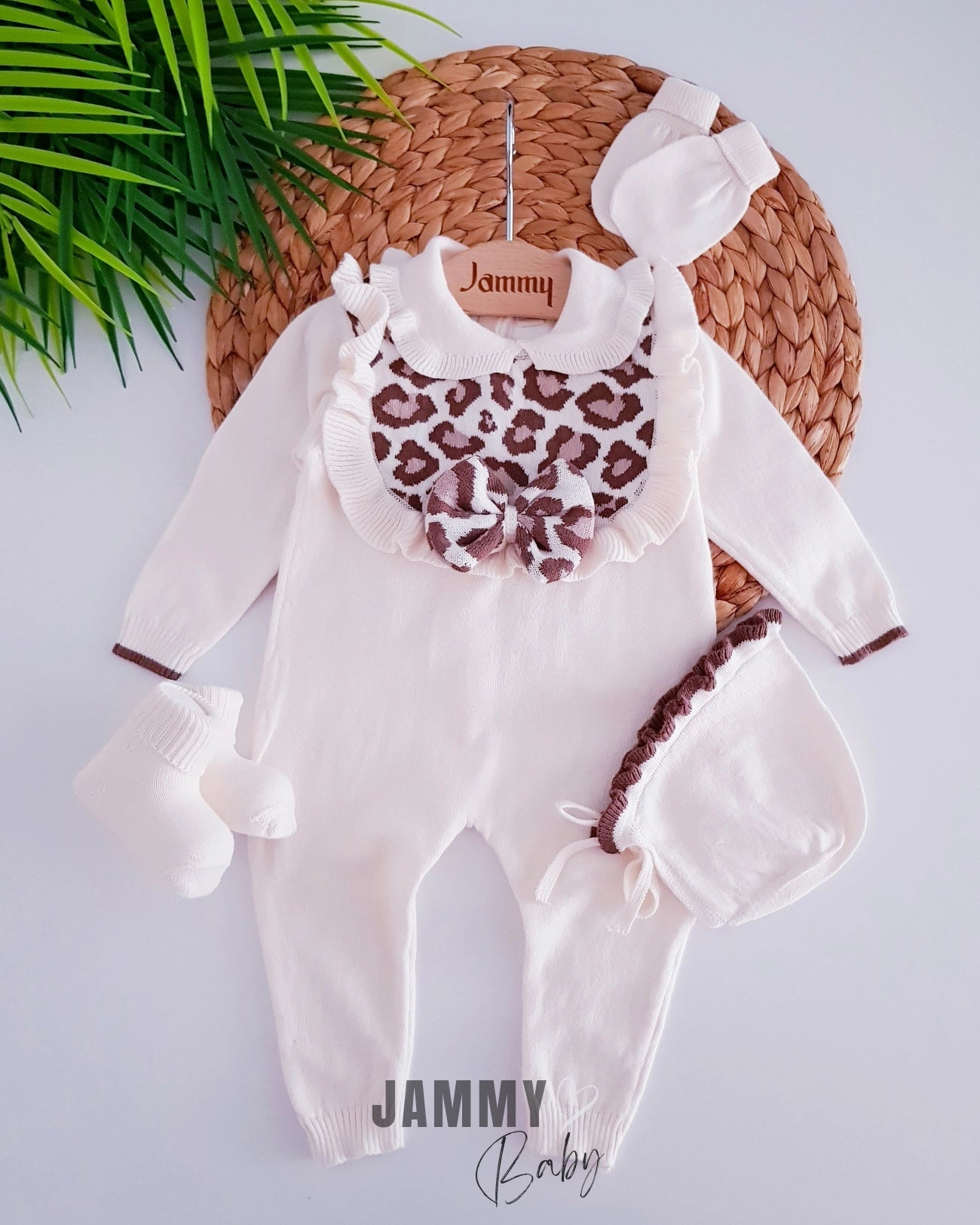 Luxury Collection Knitted Leopard Pattern 5-Piece Newborn Set - Cream